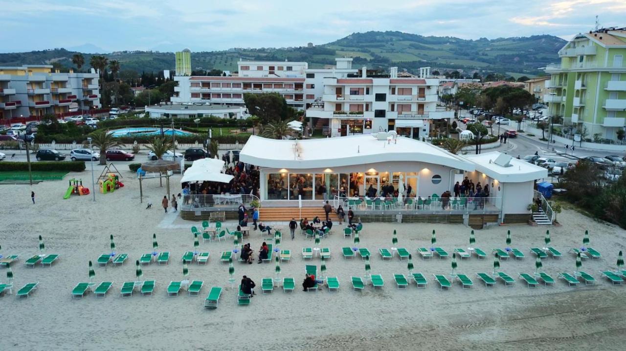 Le Rose Beach & Suites Appartamenti Fronte Mare A Villarosa 마르틴시쿠로 외부 사진